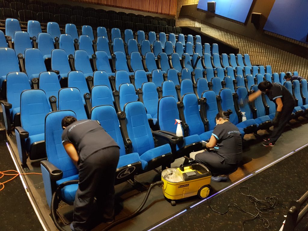 Trabajo de limpieza en cines